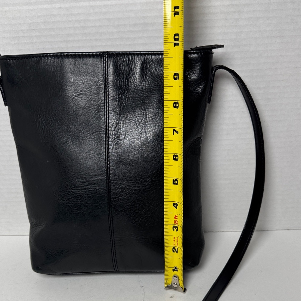 TANO Vintage 90s Minimal Sleek Black Pebble Leather Adjustable Crossbody Bag - Picture 7 of 16